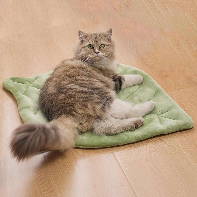 Self Warming Cat Leaf Mat, Comfortable Soft Fabric Breathable Cozy Cat Warm Bed by Unknown