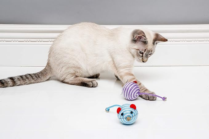 Hartz Cattraction Bell Mouse Cat Toy - Image 5